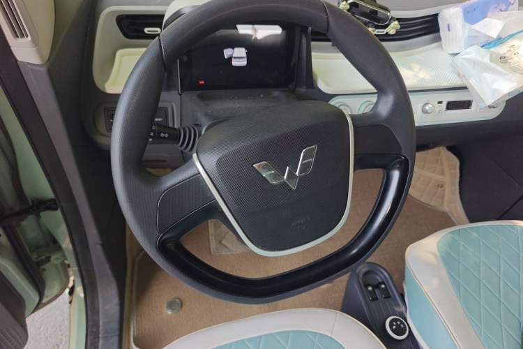 Used Wuling Hongguang MINIEV 2022 Macaron Premium Model – Lithium Iron Phosphate Steering Wheel