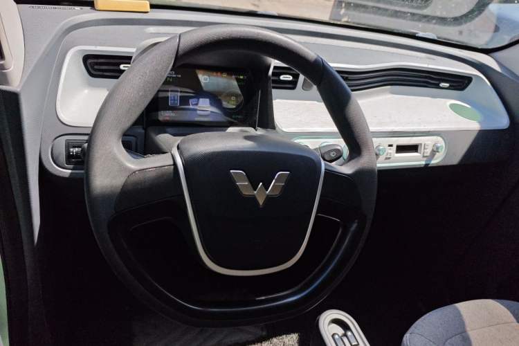 Used Wuling Hongguang MINIEV 2022 Macaron Premium Model – Lithium Iron Phosphate Steering Wheel