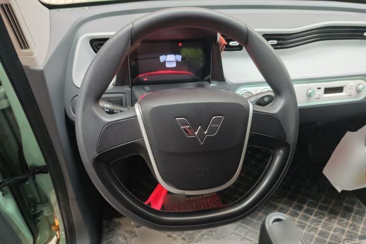 Used Wuling Hongguang MINIEV 2022 Macaron Premium Model – Lithium Iron Phosphate Steering Wheel