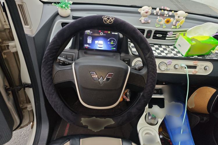 Used Wuling Hongguang MINIEV 2022 Macaron Fashion Model Lithium Iron Phosphate Steering Wheel