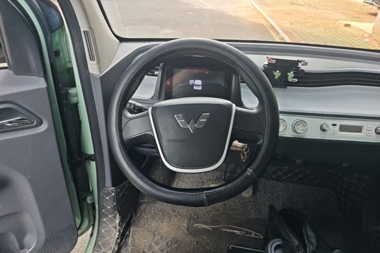 Used Wuling Hongguang MINIEV 2022 Macaron Fashion Model Lithium Iron Phosphate Steering Wheel