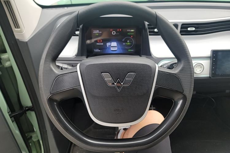 Used Wuling Hongguang MINIEV 2022 Macaron Premium Model – Lithium Iron Phosphate Steering Wheel