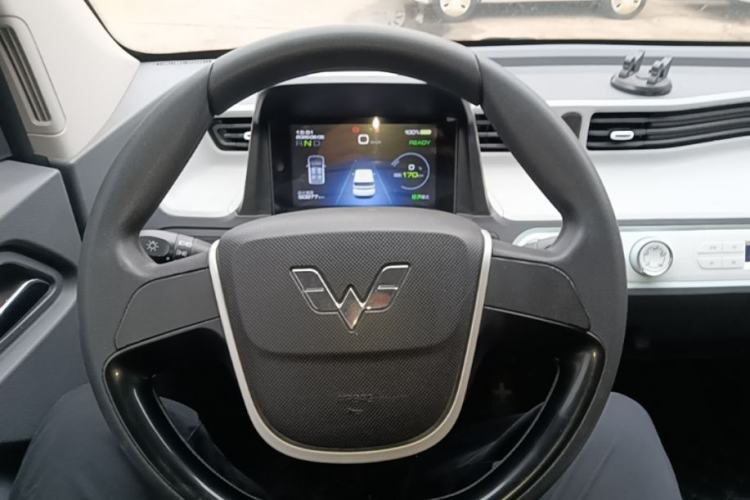 Used Wuling Hongguang MINIEV 2022 Macaron Premium Model – Lithium Iron Phosphate Steering Wheel