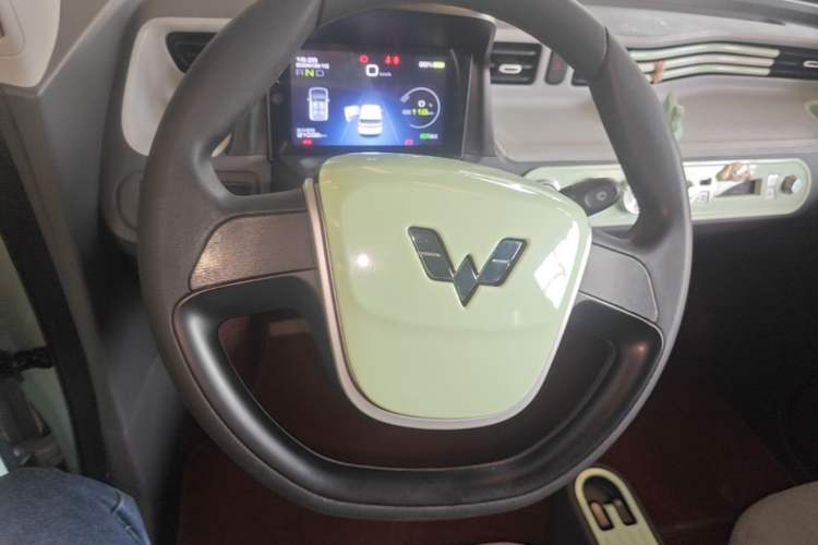 Used Wuling Hongguang MINIEV 2022 Macaron Fashion Model Lithium Iron Phosphate Steering Wheel