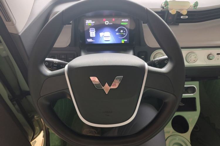 Used Wuling Hongguang MINIEV 2022 Macaron Premium Model – Lithium Iron Phosphate Steering Wheel