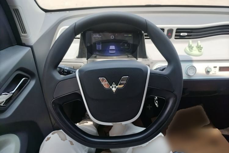 Used Wuling Hongguang MINIEV 2022 Macaron Premium Model – Lithium Iron Phosphate Steering Wheel