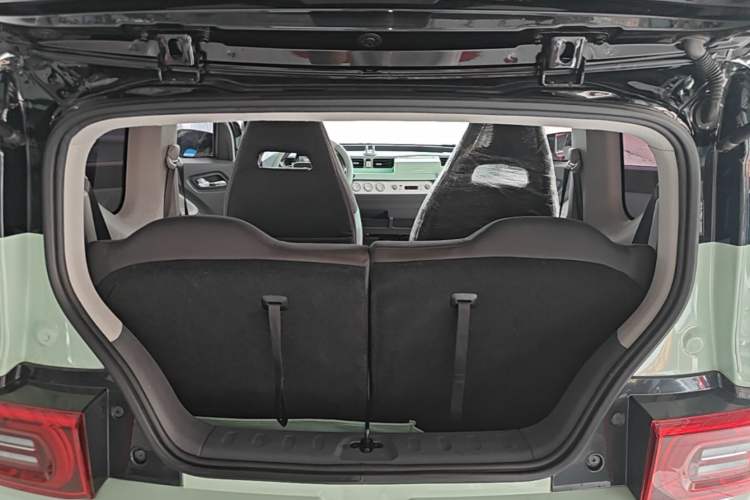 Used Wuling Hongguang MINIEV 2022 Macaron Premium Model – Lithium Iron Phosphate Trunk