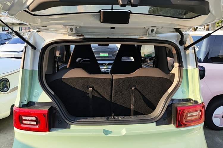 Used Wuling Hongguang MINIEV 2022 Macaron Premium Model – Lithium Iron Phosphate Trunk