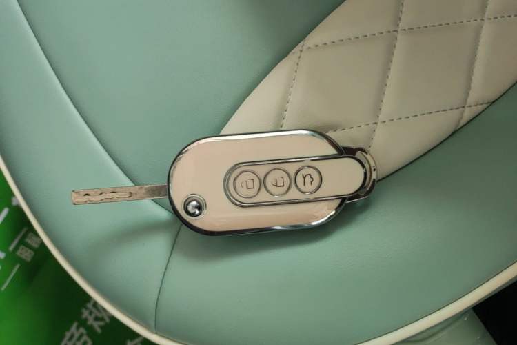 Used Wuling Hongguang MINIEV 2022 Macaron Premium Model – Lithium Iron Phosphate Vehicle Key
