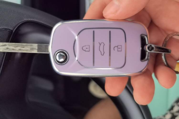 Used Wuling Hongguang MINIEV 2022 Macaron Premium Model – Lithium Iron Phosphate Vehicle Key