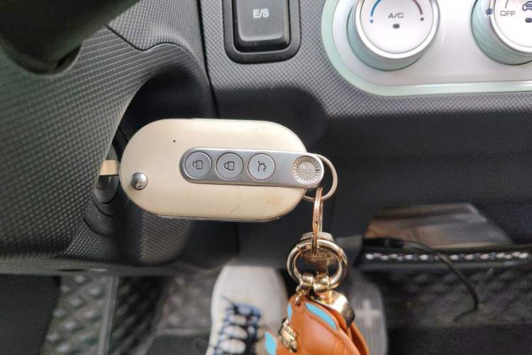 Used Wuling Hongguang MINIEV 2022 Macaron Premium Model – Lithium Iron Phosphate Vehicle Key