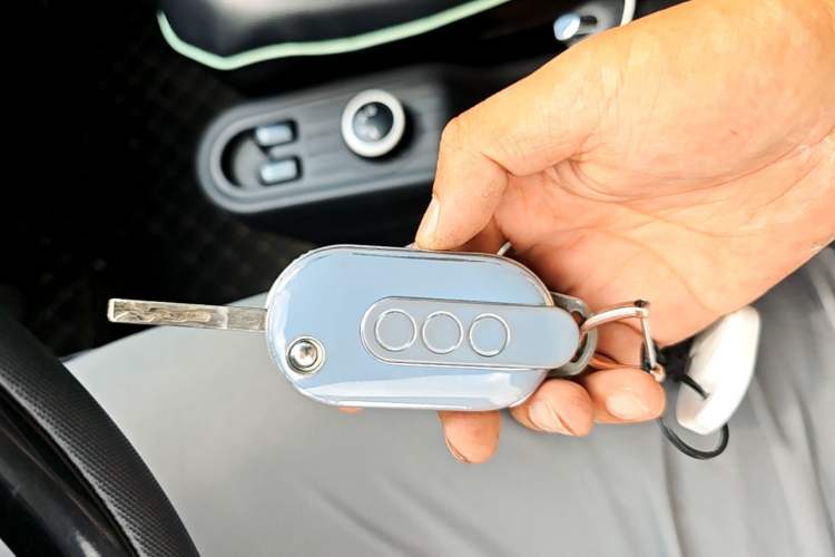 Used Wuling Hongguang MINIEV 2022 Macaron Premium Model – Lithium Iron Phosphate Vehicle Key