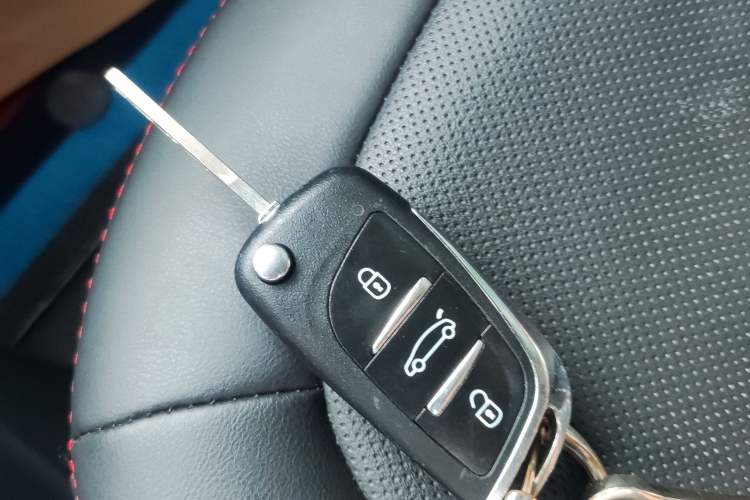 Used Wuling Hongguang MINIEV 2022 Macaron Premium Model – Lithium Iron Phosphate Vehicle Key