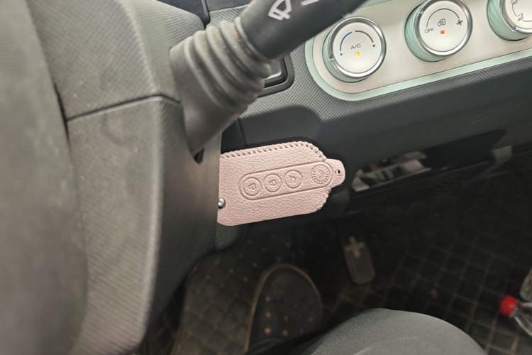 Used Wuling Hongguang MINIEV 2022 Macaron Premium Model – Lithium Ternary Battery Vehicle Key