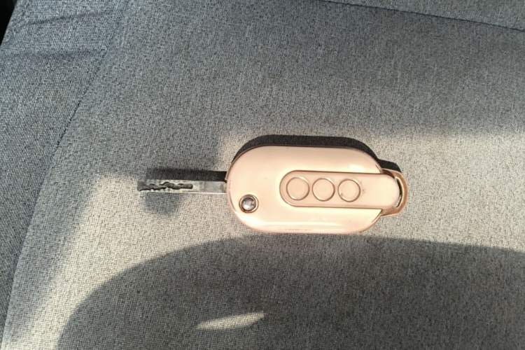 Used Wuling Hongguang MINIEV 2022 Macaron Premium Model – Lithium Iron Phosphate Vehicle Key