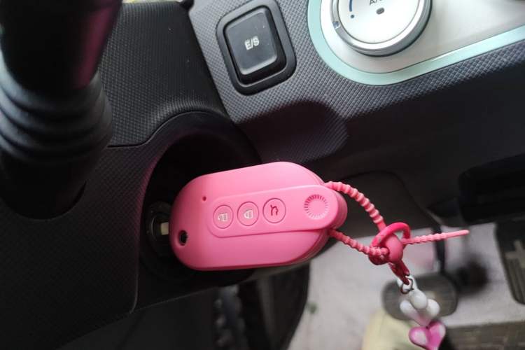 Used Wuling Hongguang MINIEV 2022 Macaron Premium Model – Lithium Iron Phosphate Vehicle Key