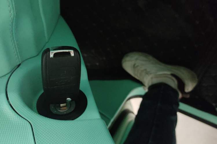 Used Wuling Hongguang MINIEV 2022 Macaron Premium Model – Lithium Iron Phosphate Vehicle Key