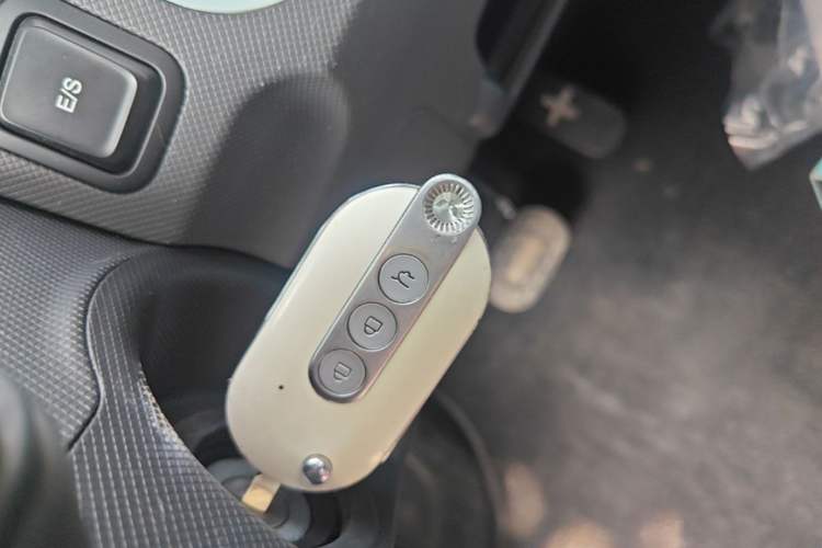 Used Wuling Hongguang MINIEV 2022 Macaron Premium Model – Lithium Iron Phosphate Vehicle Key
