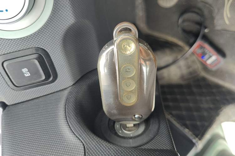 Used Wuling Hongguang MINIEV 2022 Macaron Premium Model – Lithium Iron Phosphate Vehicle Key