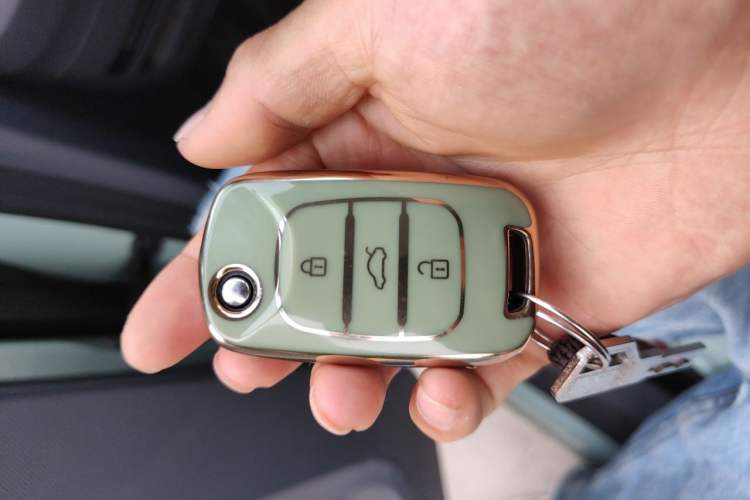 Used Wuling Hongguang MINIEV 2022 Macaron Premium Model – Lithium Iron Phosphate Vehicle Key