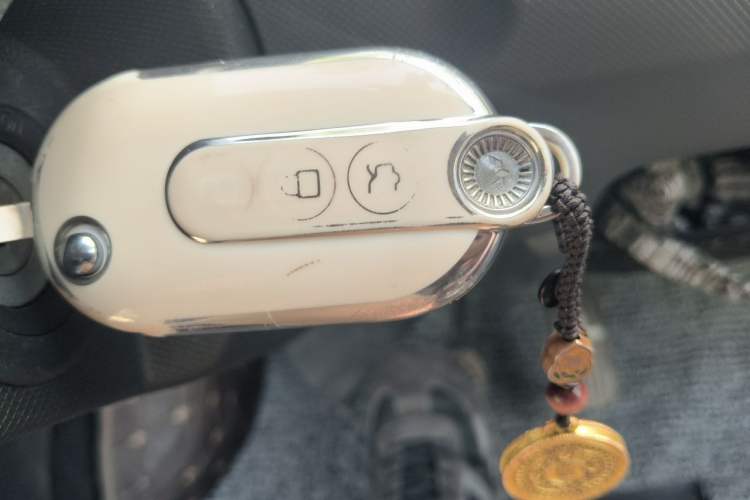 Used Wuling Hongguang MINIEV 2022 Macaron Premium Model – Lithium Iron Phosphate Vehicle Key