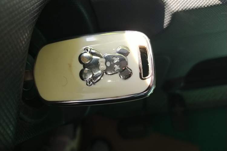Used Wuling Hongguang MINIEV 2022 Macaron Premium Model – Lithium Iron Phosphate Vehicle Key
