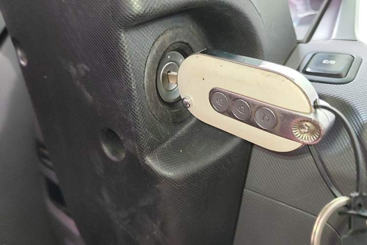 Used Wuling Hongguang MINIEV 2022 Macaron Premium Model – Lithium Iron Phosphate Vehicle Key