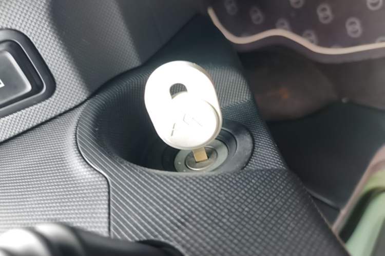 Used Wuling Hongguang MINIEV 2022 Macaron Premium Model – Lithium Ternary Battery Vehicle Key