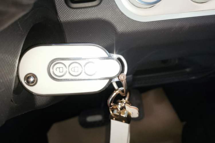 Used Wuling Hongguang MINIEV 2022 Macaron Premium Model – Lithium Iron Phosphate Vehicle Key