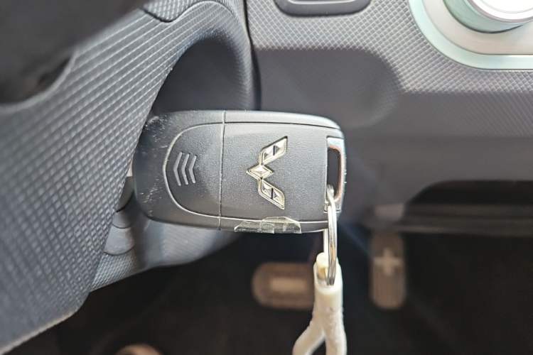 Used Wuling Hongguang MINIEV 2022 Macaron Premium Model – Lithium Iron Phosphate Vehicle Key