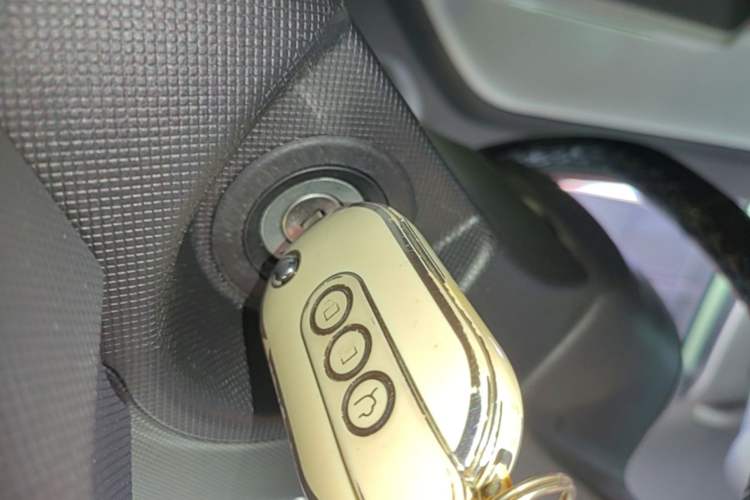 Used Wuling Hongguang MINIEV 2022 Macaron Premium Model – Lithium Iron Phosphate Vehicle Key