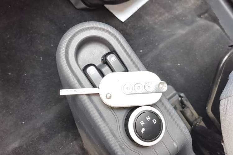 Used Wuling Hongguang MINIEV 2022 Macaron Premium Model – Lithium Iron Phosphate Vehicle Key