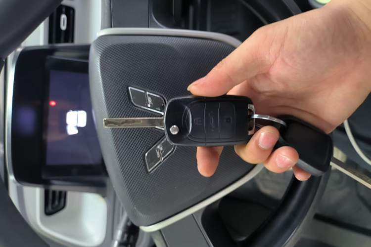 Used Wuling Hongguang MINIEV 2022 Macaron Fashion Model Lithium Iron Phosphate Vehicle Key