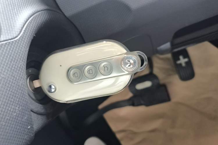 Used Wuling Hongguang MINIEV 2022 Macaron Premium Model – Lithium Iron Phosphate Vehicle Key