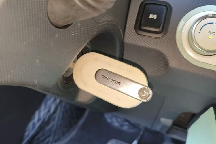 Used Wuling Hongguang MINIEV 2022 Macaron Premium Model – Lithium Iron Phosphate Vehicle Key