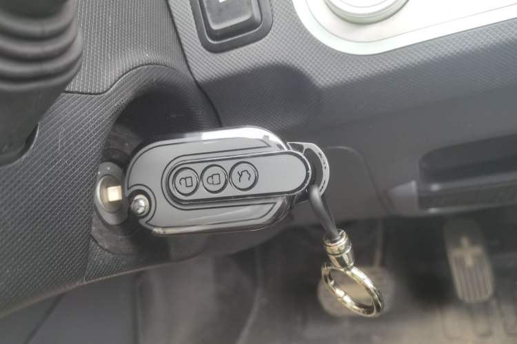 Used Wuling Hongguang MINIEV 2022 Macaron Premium Model – Lithium Iron Phosphate Vehicle Key