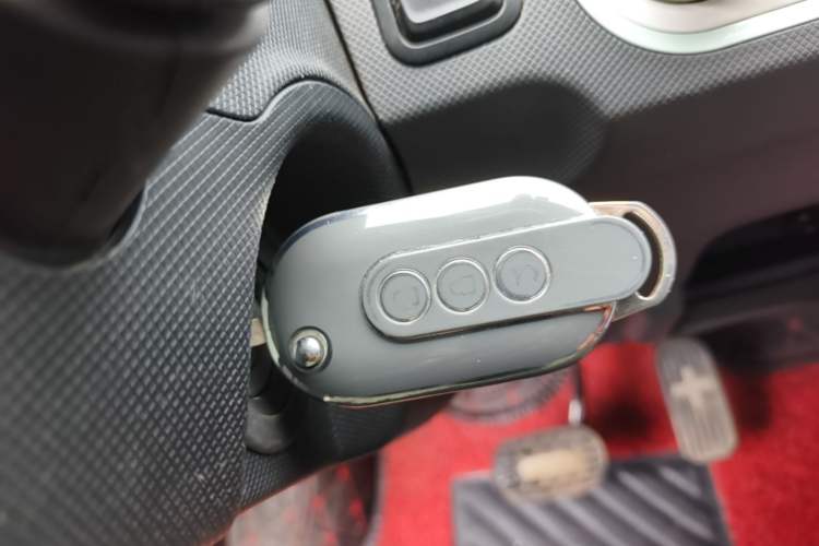 Used Wuling Hongguang MINIEV 2022 Macaron Premium Model – Lithium Iron Phosphate Vehicle Key