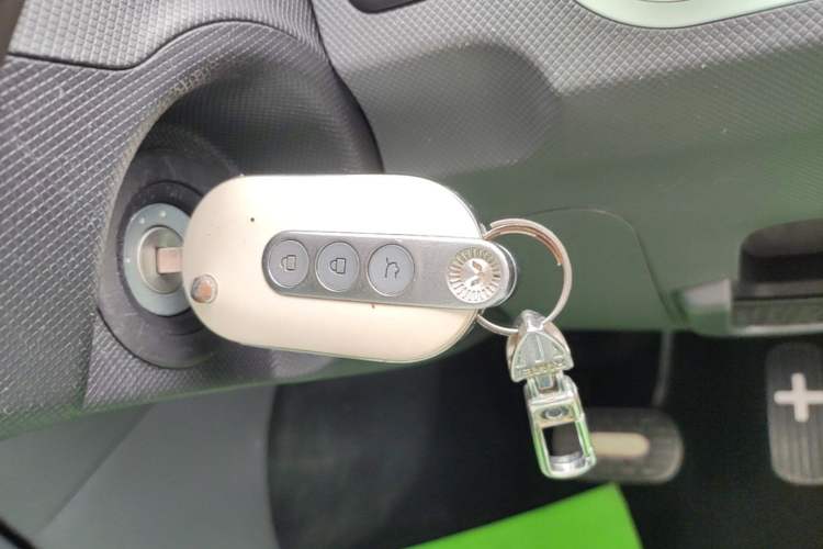Used Wuling Hongguang MINIEV 2022 Macaron Premium Model – Lithium Iron Phosphate Vehicle Key