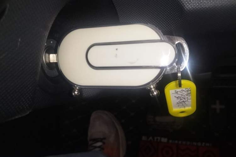 Used Wuling Hongguang MINIEV 2022 Macaron Premium Model – Lithium Iron Phosphate Vehicle Key