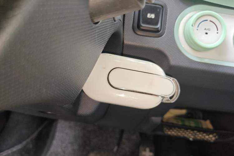 Used Wuling Hongguang MINIEV 2022 Macaron Fashion Model Lithium Iron Phosphate Vehicle Key
