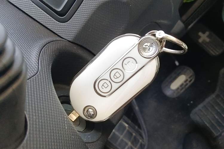 Used Wuling Hongguang MINIEV 2022 Macaron Premium Model – Lithium Iron Phosphate Vehicle Key