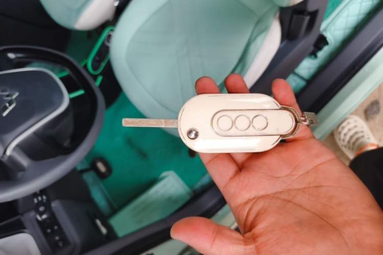 Used Wuling Hongguang MINIEV 2022 Macaron Fashion Model Lithium Iron Phosphate Vehicle Key