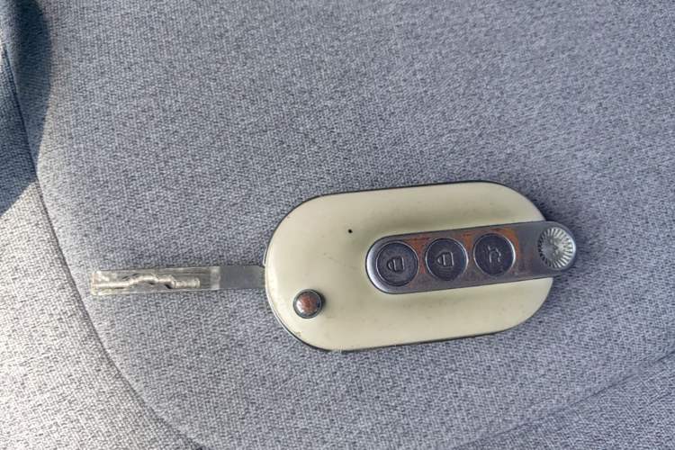 Used Wuling Hongguang MINIEV 2022 Macaron Premium Model – Lithium Iron Phosphate Vehicle Key