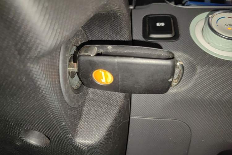Used Wuling Hongguang MINIEV 2022 Macaron Premium Model – Lithium Ternary Battery Vehicle Key