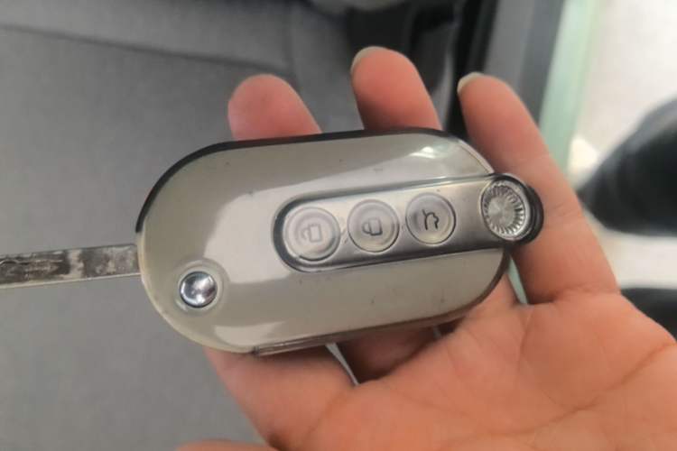 Used Wuling Hongguang MINIEV 2022 Macaron Premium Model – Lithium Iron Phosphate Vehicle Key