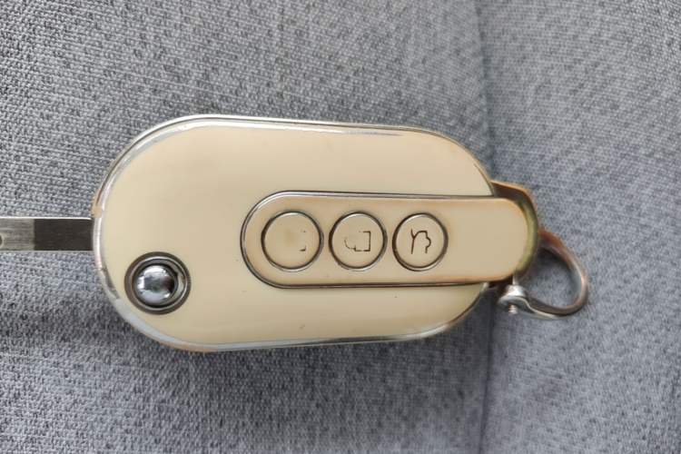 Used Wuling Hongguang MINIEV 2022 Macaron Premium Model – Lithium Iron Phosphate Vehicle Key