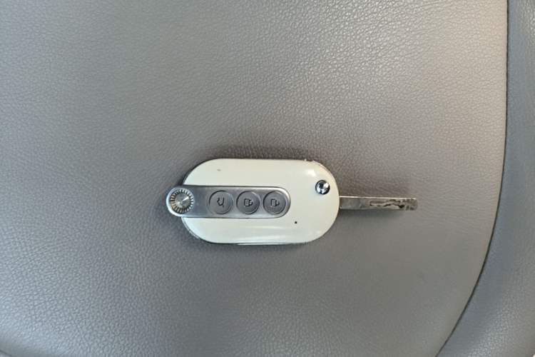 Used Wuling Hongguang MINIEV 2022 Macaron Premium Model – Lithium Iron Phosphate Vehicle Key