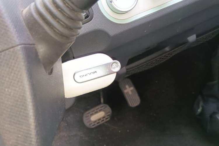 Used Wuling Hongguang MINIEV 2022 Macaron Premium Model – Lithium Iron Phosphate Vehicle Key