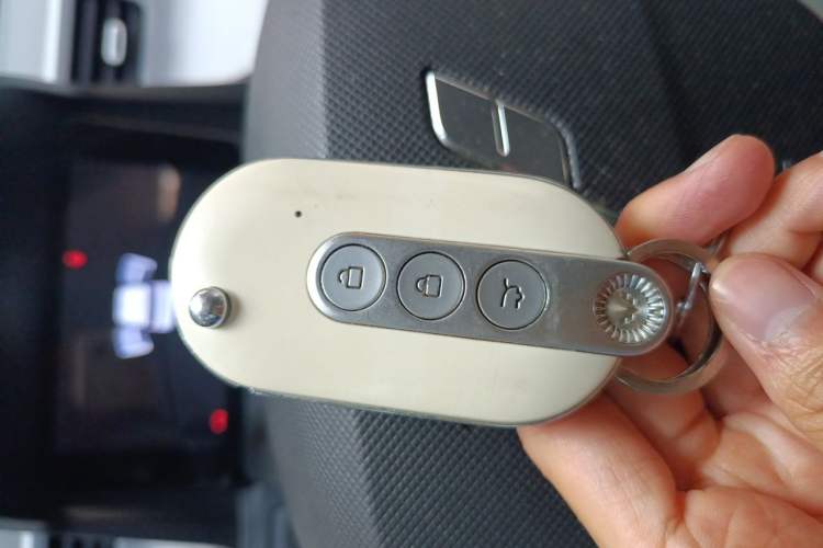 Used Wuling Hongguang MINIEV 2022 Macaron Premium Model – Lithium Ternary Battery Vehicle Key
