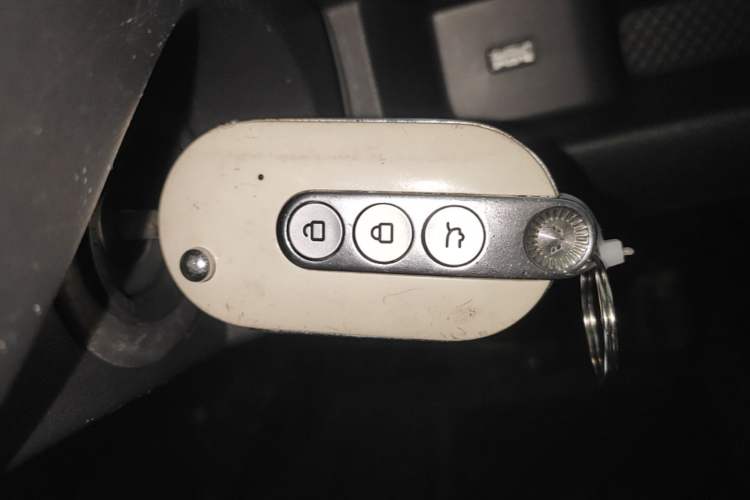 Used Wuling Hongguang MINIEV 2022 GAMEBOY 300km Enthusiast Model with Lithium Iron Phosphate Vehicle Key